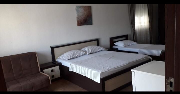 Гостевой дом Small beach accomodation FLORA e NUZI Улцинь
