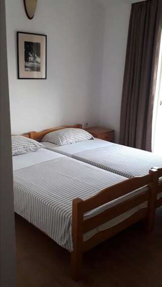 Гостевой дом Small beach accomodation FLORA e NUZI Улцинь-4