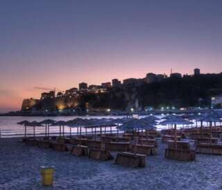 Гостевой дом Small beach accomodation FLORA e NUZI Улцинь-5